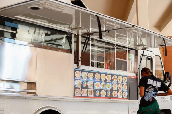 A customer waits to order food from The Surfer Truck on Thursday, Sept. 5 by the Social Sciences Building. The Surfer Truck is one of many food options owned by Best Food Trucks, which has a partnership with Pacific Dining, the food management company that oversees dining at El Camino College. (Greg Fontanilla | The Union)