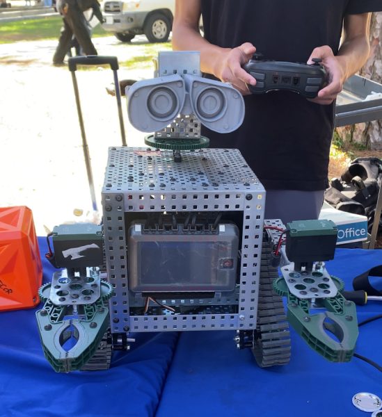 A robot is put on display at the Robotics Club table during Club Rush at the Library Lawn on Wednesday, Sept. 11. (Katie Volk | The Union)