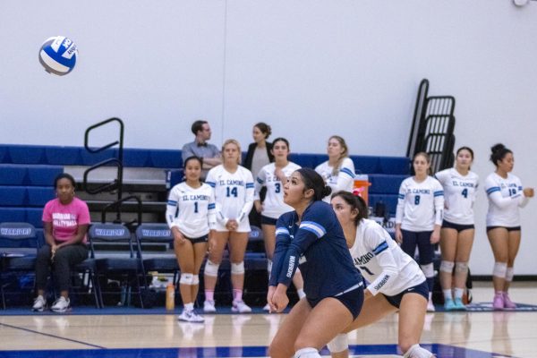 El Camino Warrior, Natalya Morales, positions to return the ball during the volleyball game on Friday, Oct 4. ( Kayla Mitchell | The Union)