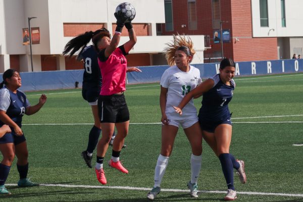 East Los Angeles College Huskies goalkeeper Karen (Zhiqing) Chen Zhao catches the ball after the El Camino College Warriors put it into the penalty area from a corner kick during the women’s soccer match on Tuesday, Nov. 5. The Warriors would win its final South Coast Conference game against the Huskies 6-0 after leading 1-0 in the first half. After finishing fifth in conference play, the Warriors will play against the Cerritos College Falcons in the first round of the South Coast Conference Tournament on Friday, Nov. 8. (Eddy Cermeno | The Union)