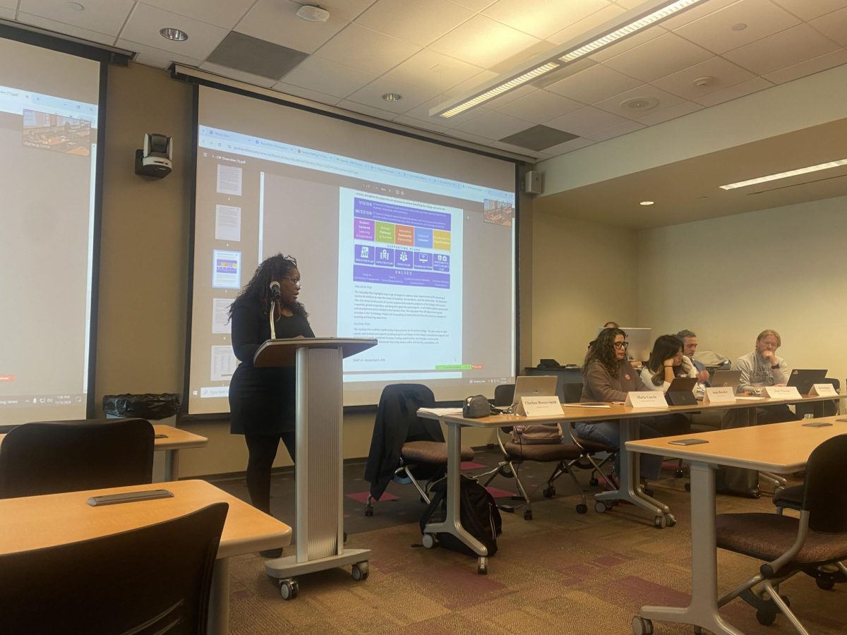 President of El Camino College's Academic Senate, Charlene Brewer-Smith, facilitates the discussion of the Comprehensive Integrated Plan during a meeting on Nov. 5 in the Distance Education Center. (Katie Volk | The Union)