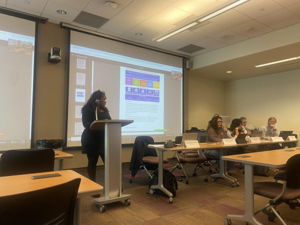 President of El Camino College's Academic Senate, Charlene Brewer-Smith, facilitates the discussion of the Comprehensive Integrated Plan during a meeting on Nov. 5 in the Distance Education Center. (Katie Volk | The Union)