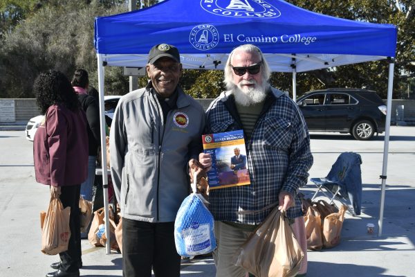 Senator Steven Bradford and Lawndale Councilman Pat Kearney help with the turkey giveaway alongside many parters and volunteers on Nov. 22 2024 at El Camino College Lot F. (Rosemarie Turay | The Union)