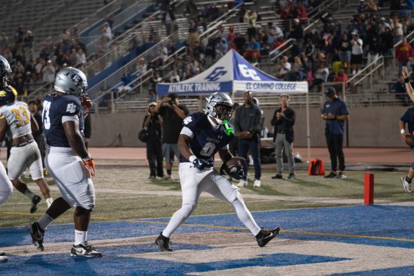 Sophomore running back Azeon Nelson of El Camino celebrates after his seven-yard rushing touchdown at Murdock Stadium on Sept. 6. Azeon and the Warriors go on to win the game 17-13 over No. 20 College of the Canyons. (Ryan Hirabayashi | The Union)