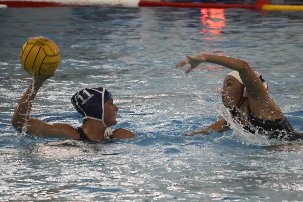 El Camino College Warriros attacker Olivia Mozian (left) prepares to serve past Chaffey College Panthers attacker Aubrey Castillo on Wednesday, Oct. 1, in the ECC Aquatics Center. The Warriors won, 8-5, in their third conference game of the season. (Lillian Yamada | The Union)