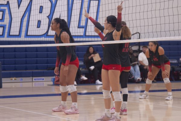 Long Beach City College Women's Volleyball team goes up against El Camino College Warriors. The game started at 6 p.m. and was located across from the aquatics center at the gymnasium. Nov. 5 game ended in three rounds and Long Beach took the win.