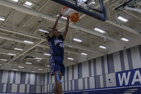 El Camino basketball player Joshua Bada throws down a ferocious dunk on Dec. 5 in the Gym Complex. (Donovan Harris | The Union)