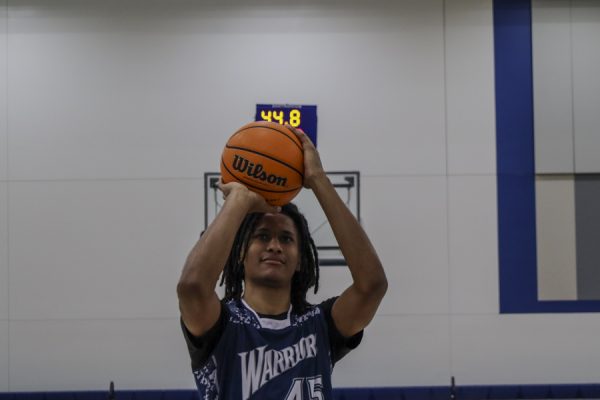 El Camino basketball player Joshua Bada shoots a free throw after a pre game practice on Dec. 5 in the Gym Complex. (Donovan Harris | The Union)