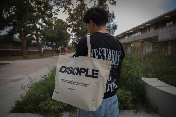 Cotton tote bag. Photo by Kaitlyn Gochez