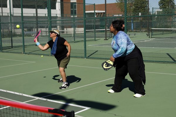 (L-R) Lisa Torres, 58,  and Lata Lameta, 28, practice their moves and improve their skills during a pickleball class at the El Camino College tennis courts on Tuesday, March 17. (Grant Blizzard | The Union)