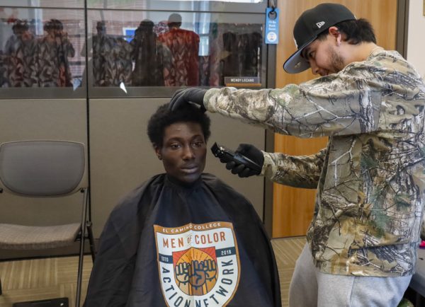 David Guerrero gives an El Camino student a low taper during the Barbershop Talk on Feb. 25 in the Student Services Building. (Donovan Harris | The Union)