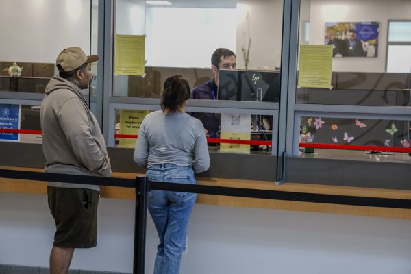 People talk to El Camino employees about admission plans for the upcoming semester in the El Camino Student Services building on May. 21. (Donovan Harris | The Union) Photo credit: Donovan Harris